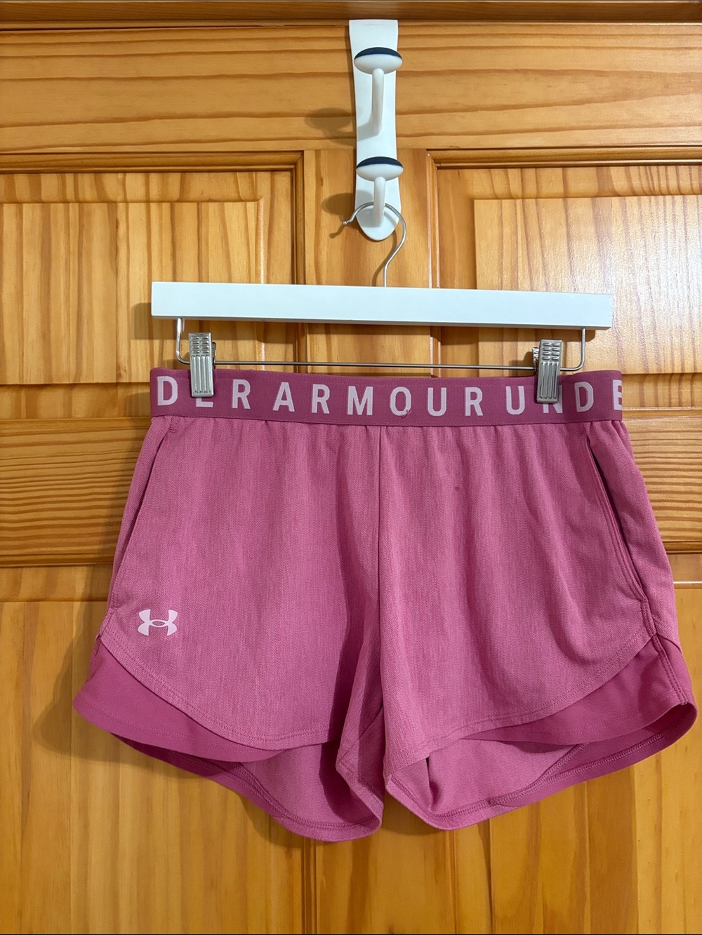 Under Armour Size Medium Pink Athletic Shorts